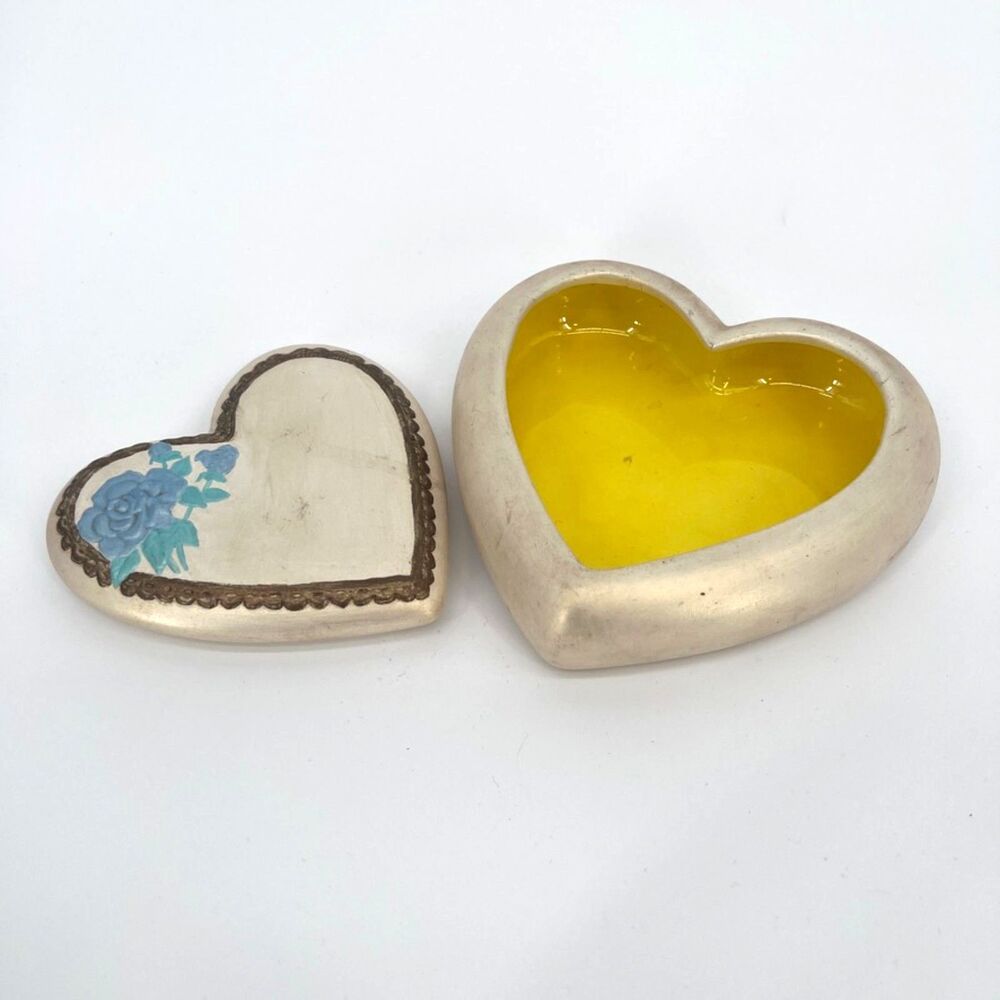VTG Heart Shaped Porcelain Trinket Jewelry Box Hand Painted Roses Scallop Trim